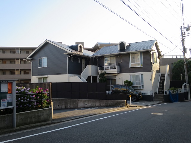 メゾンシュプレー三ツ沢の建物