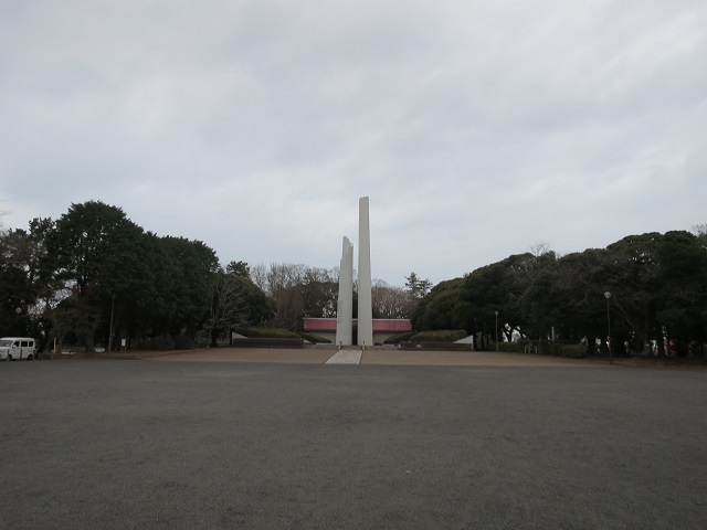 横浜市戦没者慰霊塔前広場