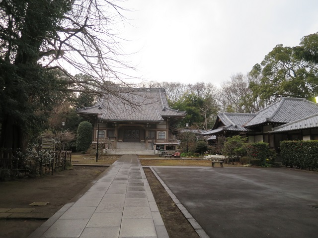 豊顕寺の本殿前