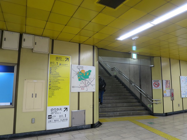 三ツ沢上町駅出口１